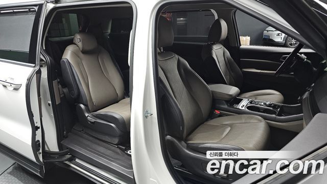 Kia Canival Gasoline 9-Seater Noblesse — photo 1 of 20