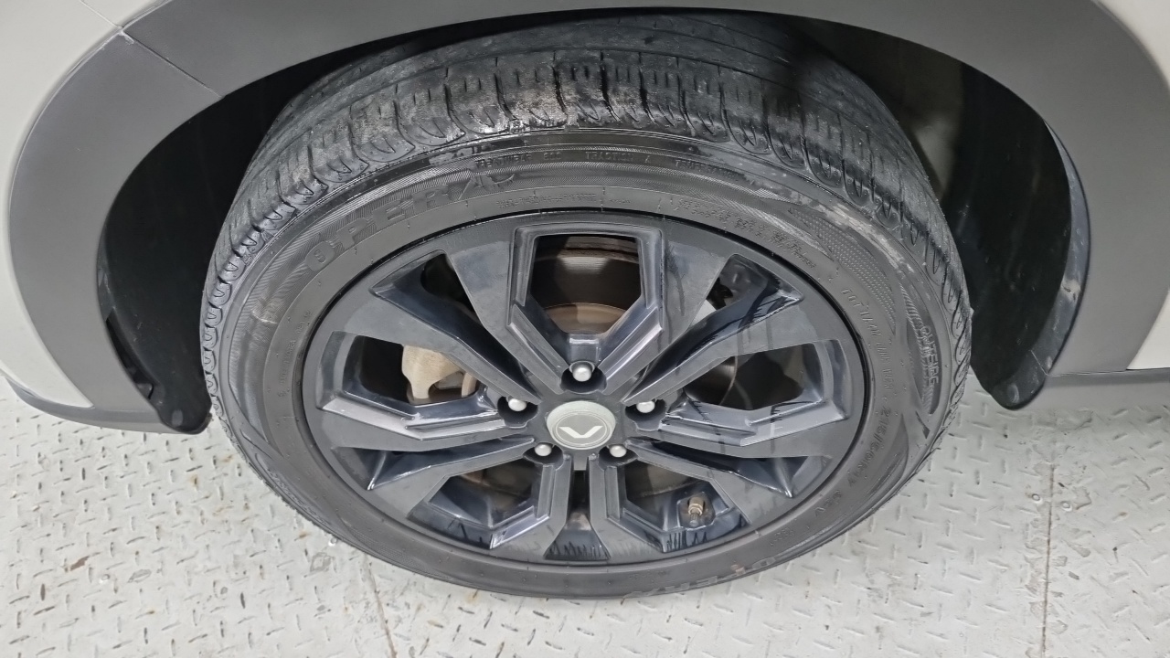 Hyundai Venue 1.6 Flux — photo 1 of 18
