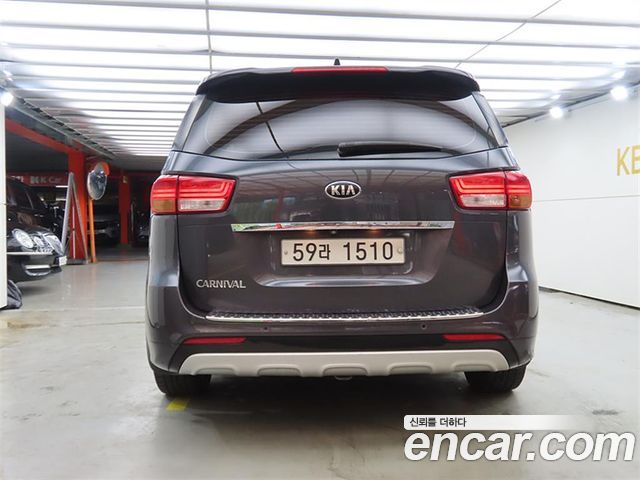 Kia Canival 9-seater Noblesse — photo 1 of 20
