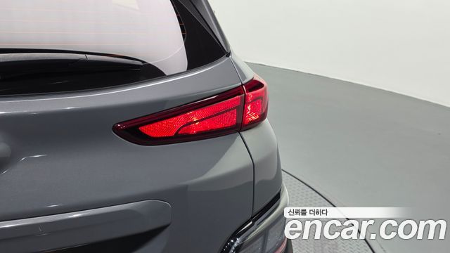 Hyundai Kona Smart — photo 1 of 32
