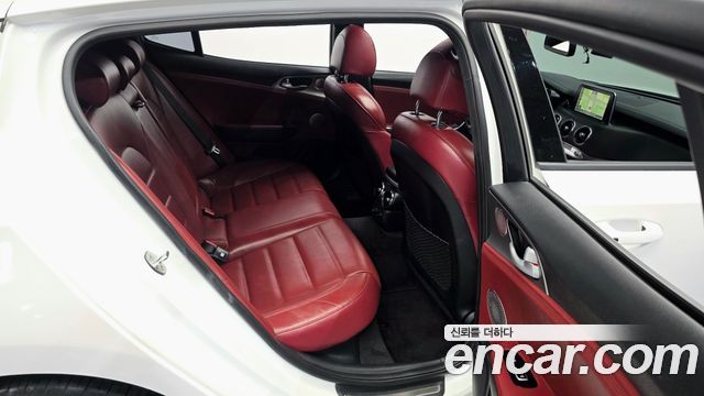 Kia Stinger 2.0 Turbo AWD — photo 1 of 36
