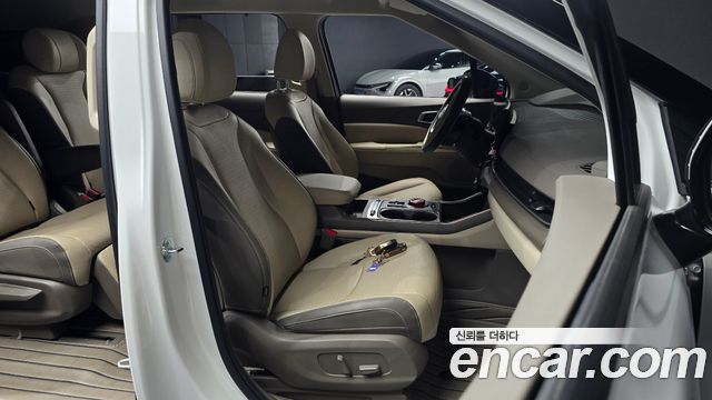 Kia Canival Gasoline 7-Seater Noblesse — photo 1 of 33