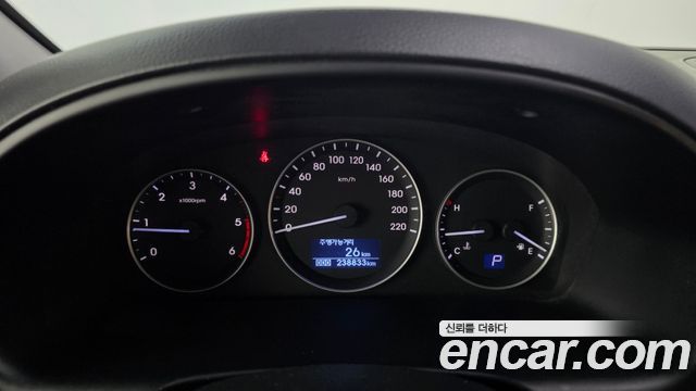 Hyundai Starex 5-Seater VAN — photo 1 of 20