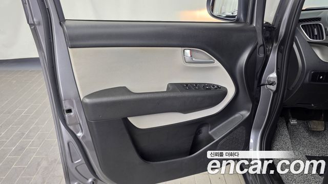 2022 Kia RAY Van, photograph 2