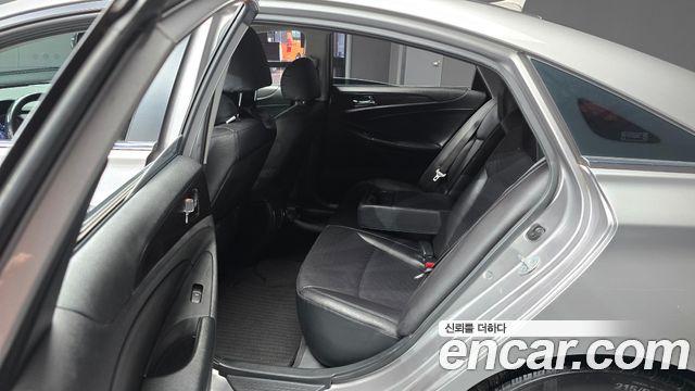 2012 Hyundai Sonata CVVL Smart, photograph 2