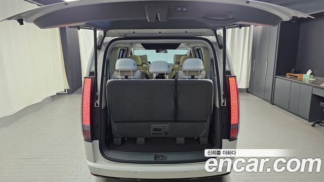 2024 Hyundai Staria 4WD Lounge 9-Seater, photograph 4