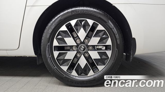 2024 Hyundai Staria 4WD Lounge 9-Seater, photograph 7