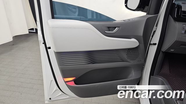 2024 Hyundai Staria 4WD Lounge 9-Seater, photograph 5