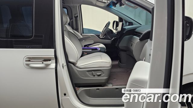 2024 Hyundai Staria 4WD Lounge 9-Seater, photograph 10