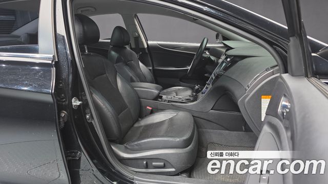 Hyundai Sonata 2.0 — photo 1 of 20