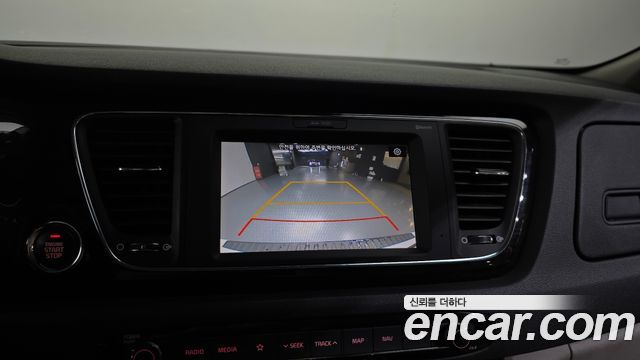 Kia Canival 9-Seater Prstige — photo 1 of 30