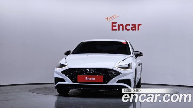 Hyundai Sonata 2.0 — photo 1 of 35