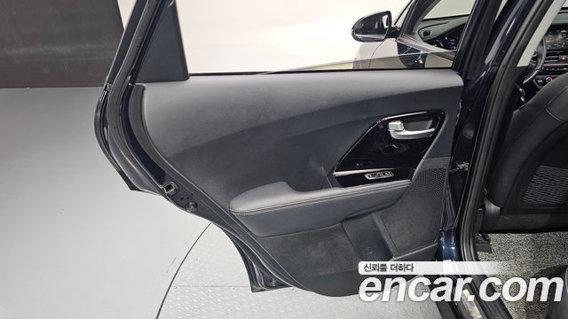 Kia Niro 1.6 HEV — photo 1 of 30