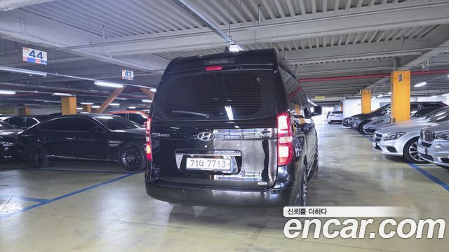 2015 Hyundai Starex 4WD Limousine, photograph 3