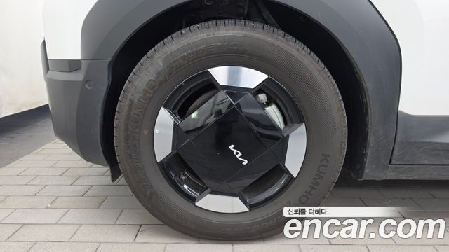 Kia PV5 Passenger — photo 1 of 32