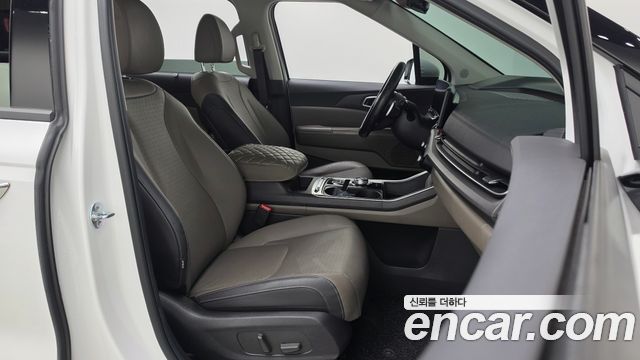 Kia Canival Diesel 9-Seater Noblesse — photo 1 of 40