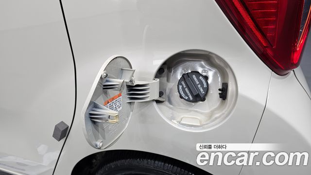Kia RAY Luxury — photo 1 of 33