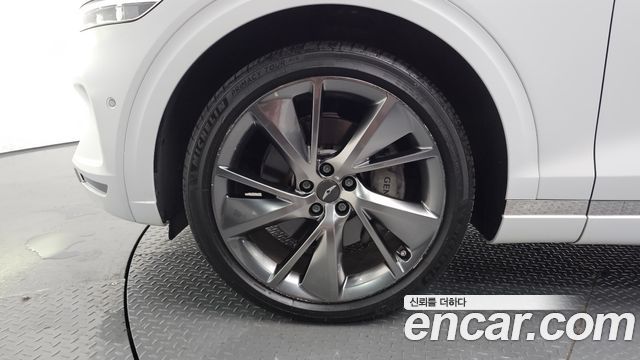 Genesis GV70 2.5T Gasoline AWD — photo 1 of 20
