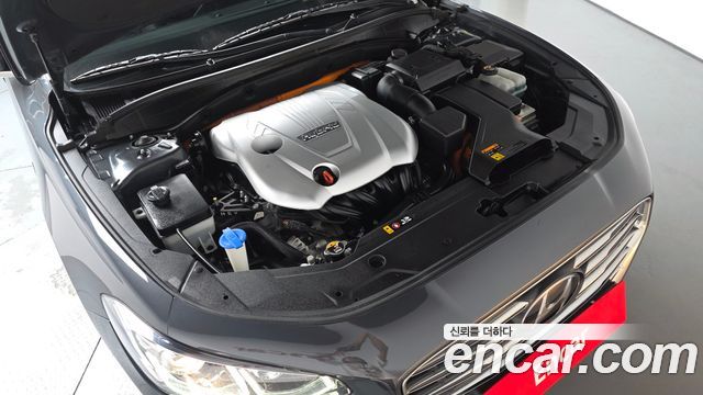Hyundai Grandeur Premium — photo 1 of 37