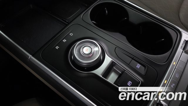 Kia Canival Diesel 9-Seater Prestige — photo 1 of 34