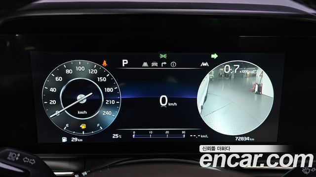 Kia Canival Gasoline 7-Seater Signature — photo 1 of 38