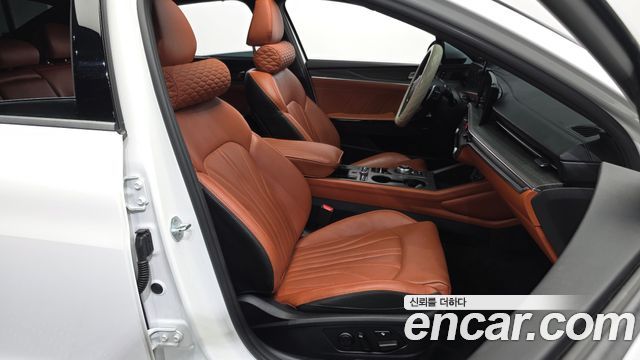 Kia K5 Signature — photo 1 of 38