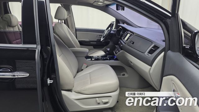 Kia Canival Gasoline 9-Seater Noblesse Special — photo 1 of 36