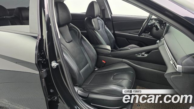 Hyundai AVANTE 1.6 — photo 1 of 33