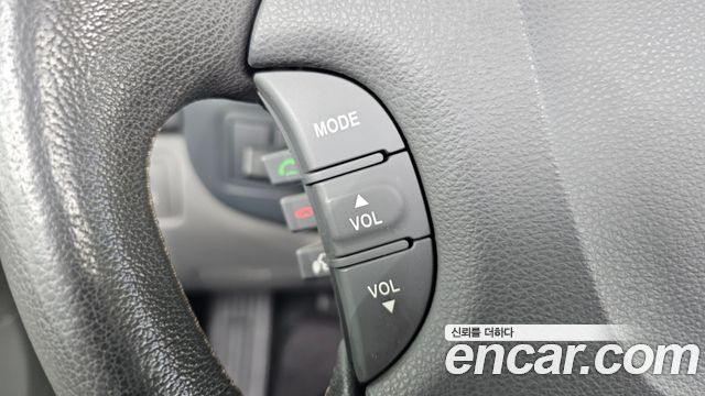Kia Canival Grand Carnival GLX — photo 1 of 31