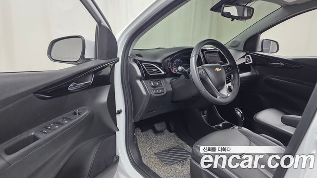 2022 ChevroletGMDaewoo Spark Premier, photograph 4