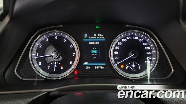 Hyundai Sonata 2.0 — photo 1 of 31