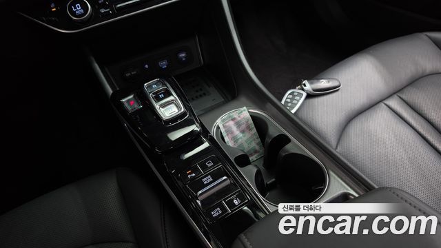 Hyundai Sonata 2.0 — photo 1 of 31