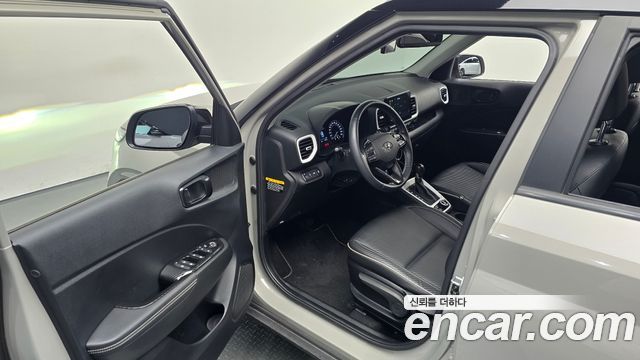 Hyundai Venue 1.6 Flux — photo 1 of 31
