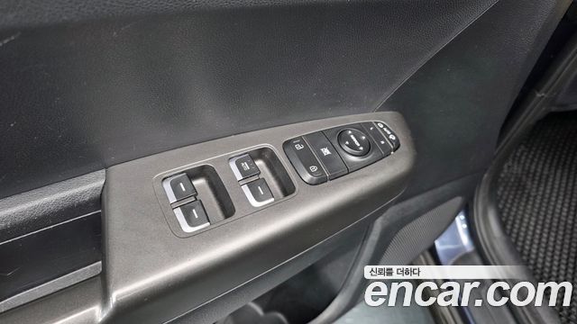 Kia Sportage Gasoline — photo 1 of 31