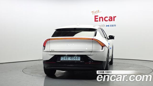 2022 Kia EV6 Long Range, photograph 3