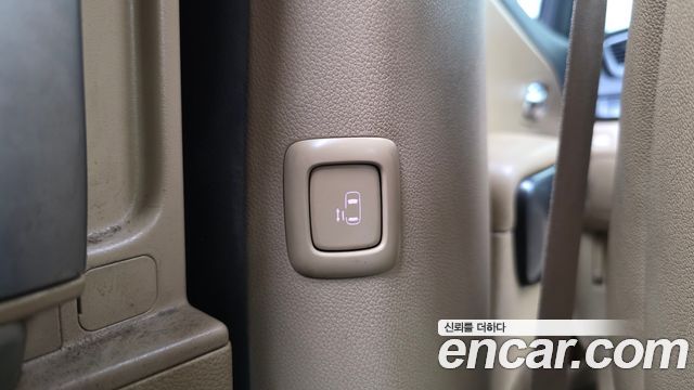 Kia Canival 9-seater Luxury — photo 1 of 20