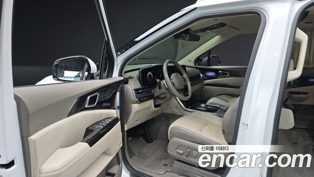 Kia Canival Gasoline 7-Seater Hi-Limousine — photo 1 of 35