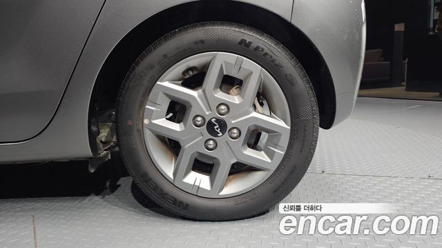 Kia RAY Prestige — photo 1 of 30