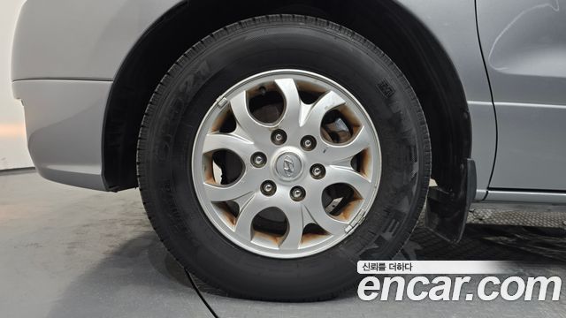 2012 Hyundai Starex 12-Seater Wagon, photograph 1