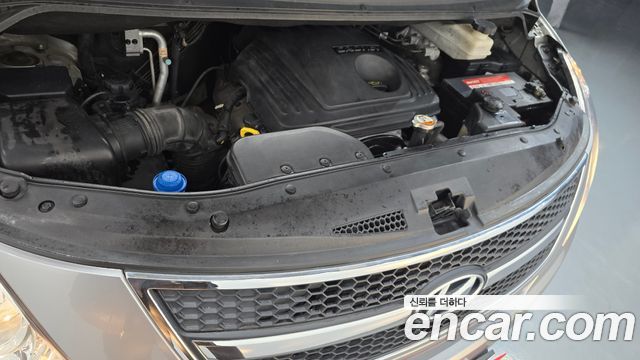2012 Hyundai Starex 12-Seater Wagon, photograph 6