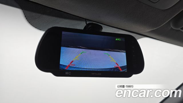 2012 Hyundai Starex 12-Seater Wagon, photograph 2