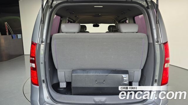 2012 Hyundai Starex 12-Seater Wagon, photograph 9