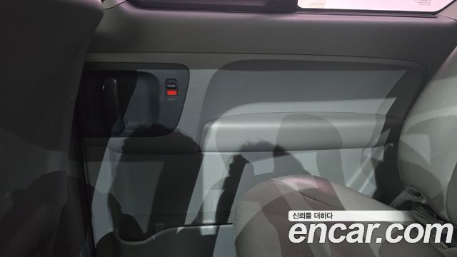 2012 Hyundai Starex 12-Seater Wagon, photograph 10