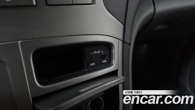2012 Hyundai Starex 12-Seater Wagon, photograph 11