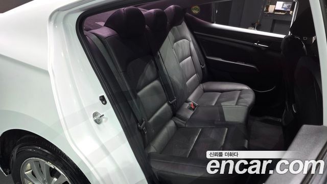 Hyundai AVANTE 1.6 — photo 1 of 32