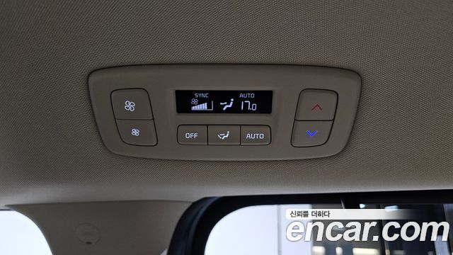 Kia Canival Gasoline 9-Seater Gravity — photo 1 of 35