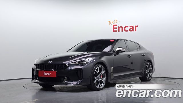 Kia Stinger 3.3 Turbo 2WD — photo 1 of 20