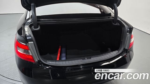 2014 Hyundai Grandeur HG240 Modern, photograph 8