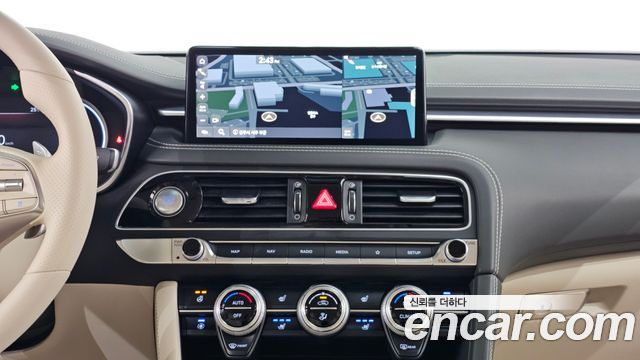 Genesis G70 Gasoline 2.0T 2WD — photo 1 of 36