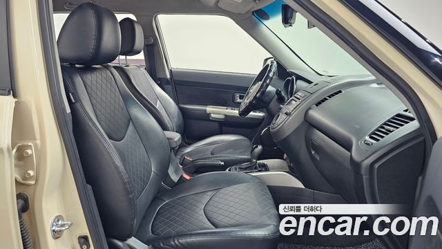 Kia Soul 1.6 GDI Luxury — photo 1 of 30